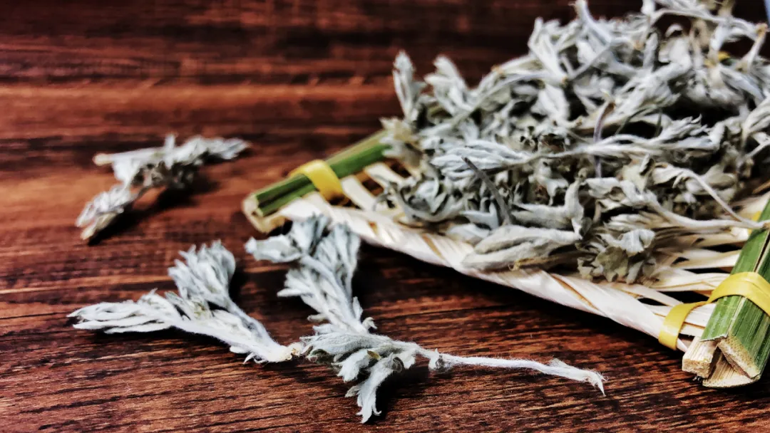 從艾草蛻變成艾條，一棵好艾草要走1119天