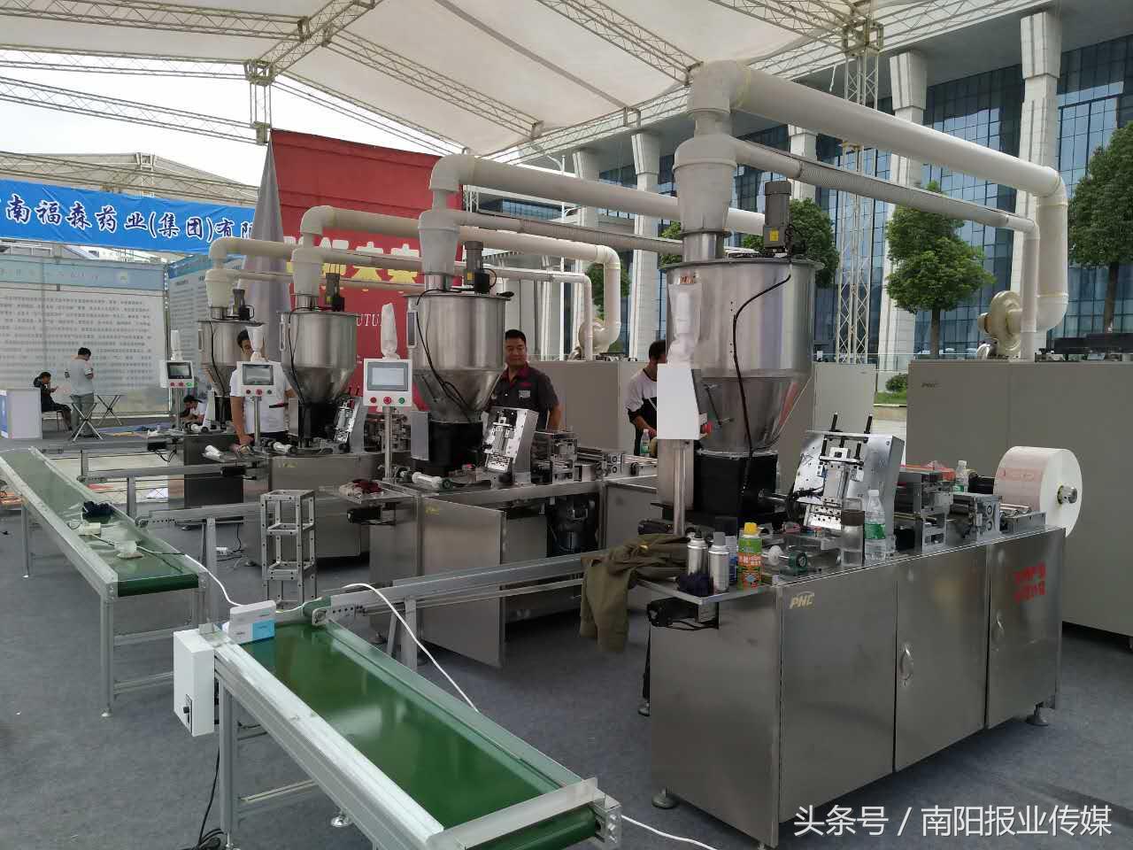南陽：全自動卷艾條機(jī)酷炫亮相